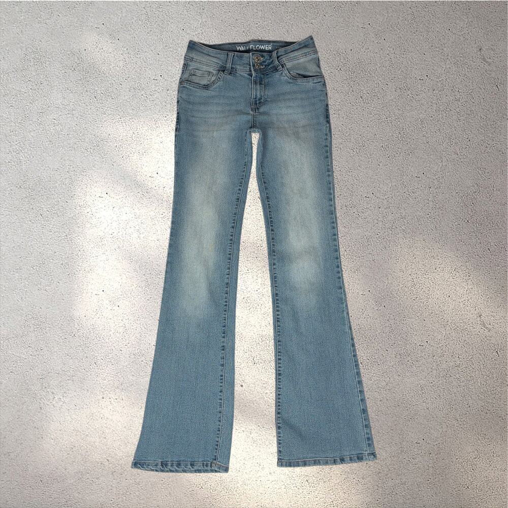 Wallflower Flirty Curvy Bootcut Jeans Juniors 1 Light Wash Casual Western Y2K - Picture 2 of 12